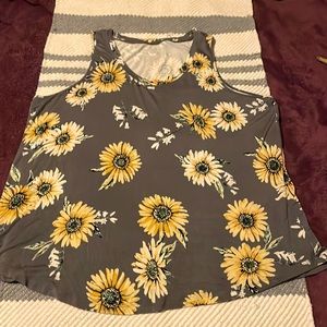 EUC Maurices 24/7 Collection Pearl Gray Sunflower Sleeveless Top, Sz 2x